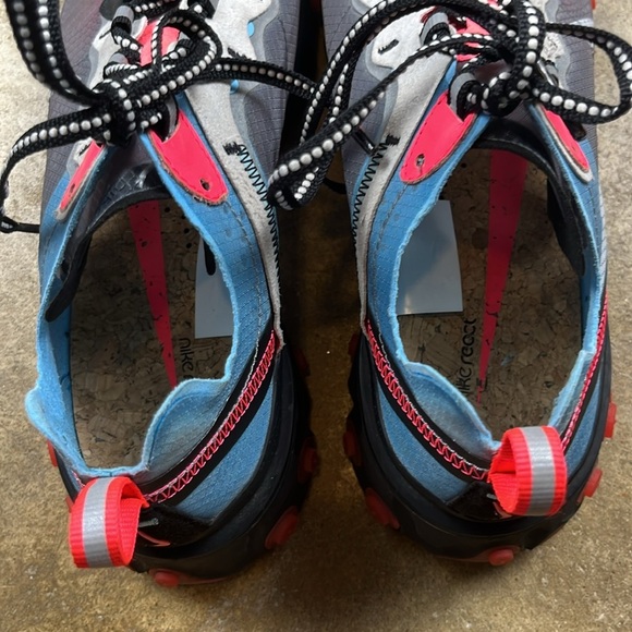 Nike React Element 87 in solar red and blue
Size: 6 - Picture 10 of 12